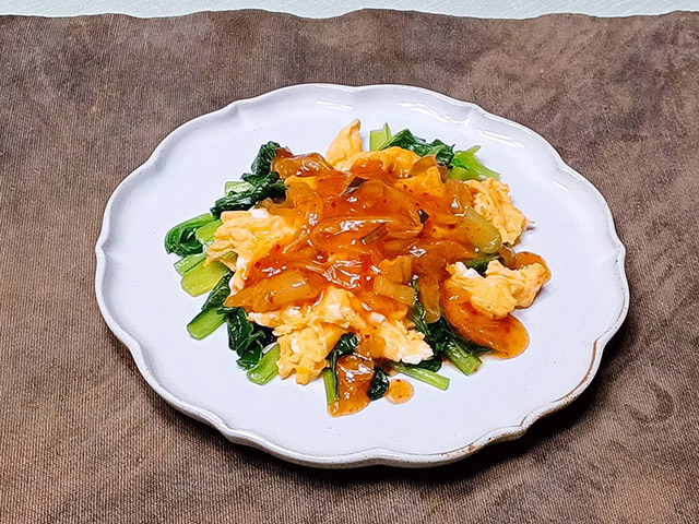 卵と小松菜の炒め物　キムチあんかけの完成写真